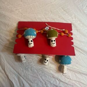 Super Cute Fairycore Cottagecore Mushroom Garland With Faces NWT